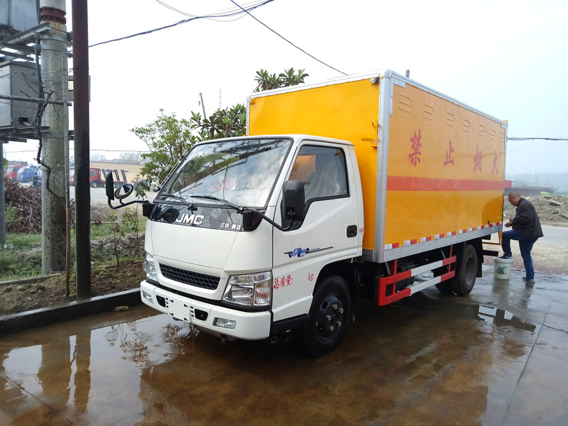 江鈴4米1(藍(lán)牌)毒性感染性廂式車 江鈴4米1(藍(lán)牌)毒性感染性廂式車